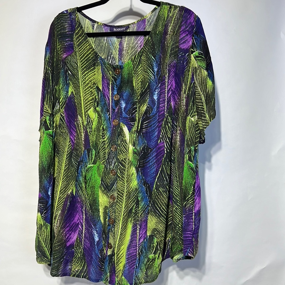 Roamans button down crewneck short sleeve blouse. Size 24W. EUC.